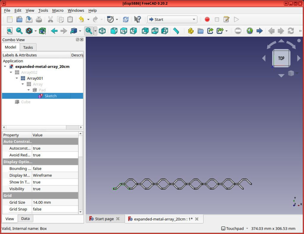 Screenshot of FreeCAD application shows an array of a single row of an expanded metal mesh